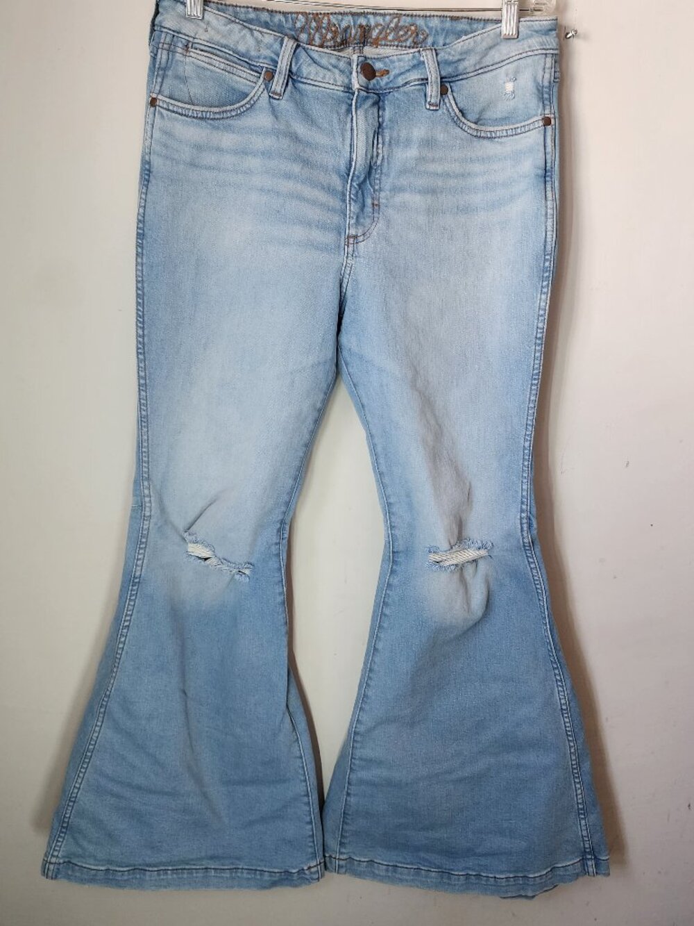 Wrangler Distressed Flare Bell Bottom Jeans Light Wash 31x34